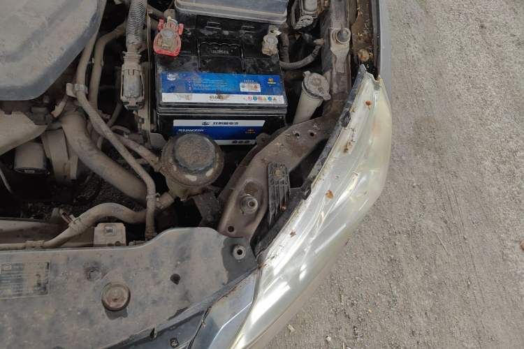 Used Baojun 630 2013 1.5L manual Elite version Engine Bay Left
