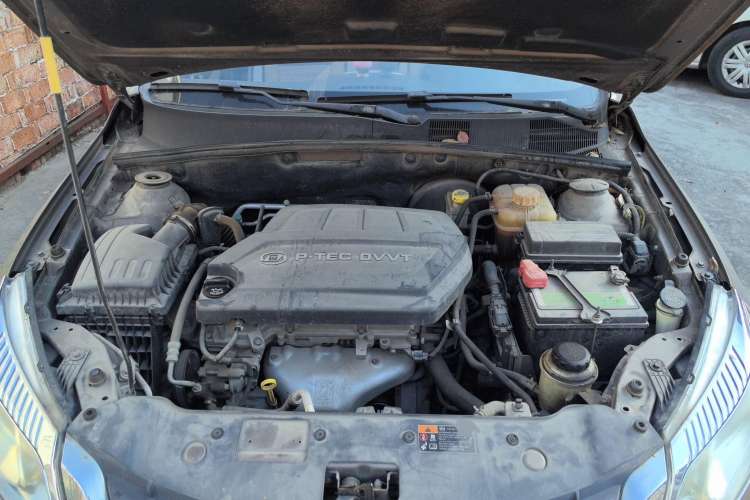 Used Baojun 630 2013 1.5L manual Comfort trim Engine Bay
