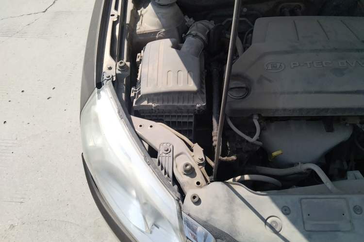 Used Baojun 630 2013 1.5L manual standard version Engine Bay Right