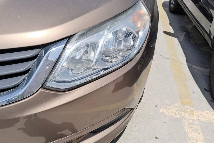 Used Baojun 630 2013 1.5L manual standard version Exterior 6