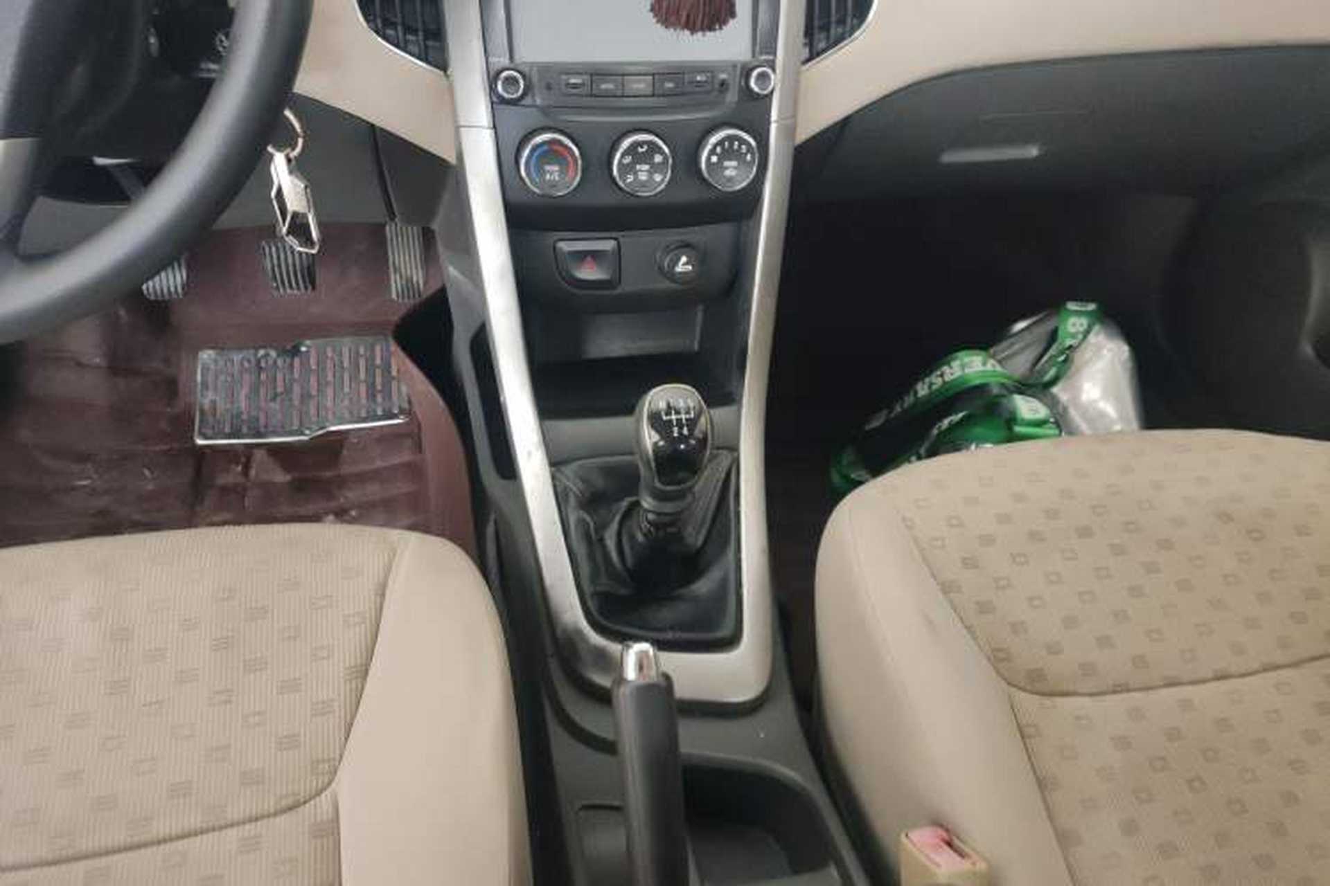 Used Baojun 630 2013 1.5L manual standard version Gear Lever