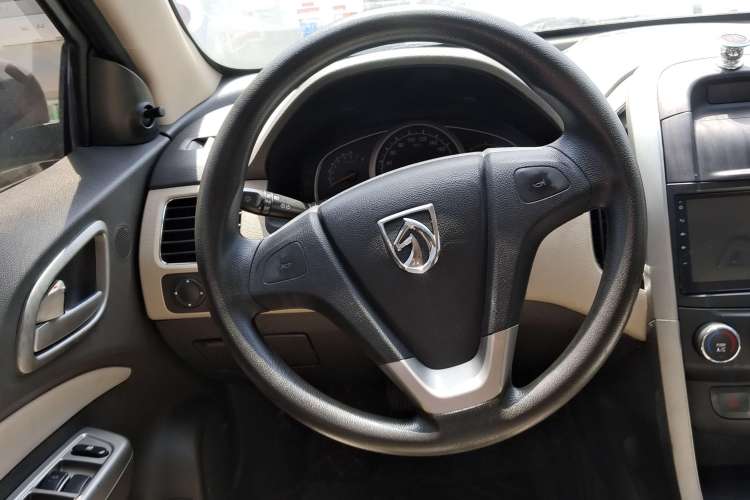 Used Baojun 630 2013 1.5L manual standard version Interior 3