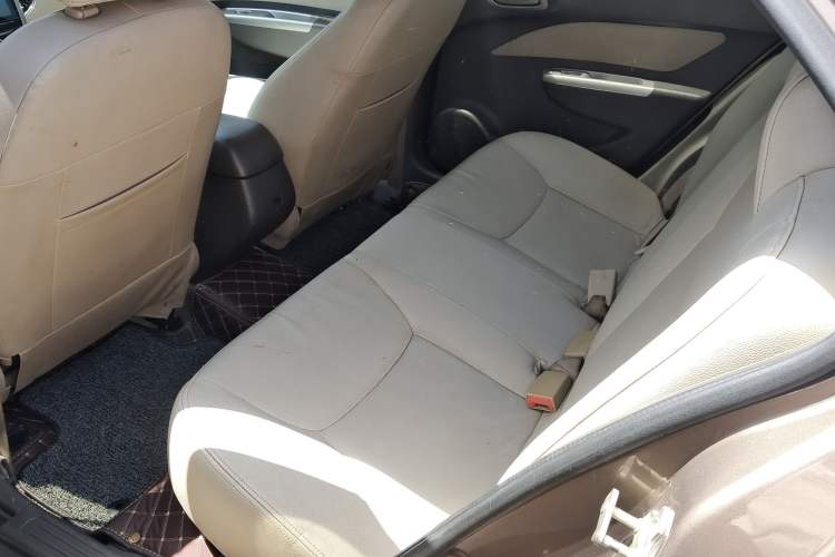 Used Baojun 630 2013 1.5L manual standard version Interior 6