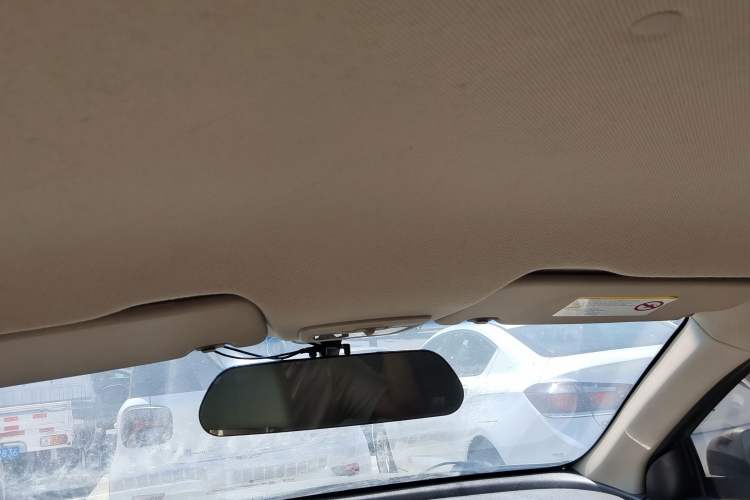 Used Baojun 630 2013 1.5L manual standard version Interior 7