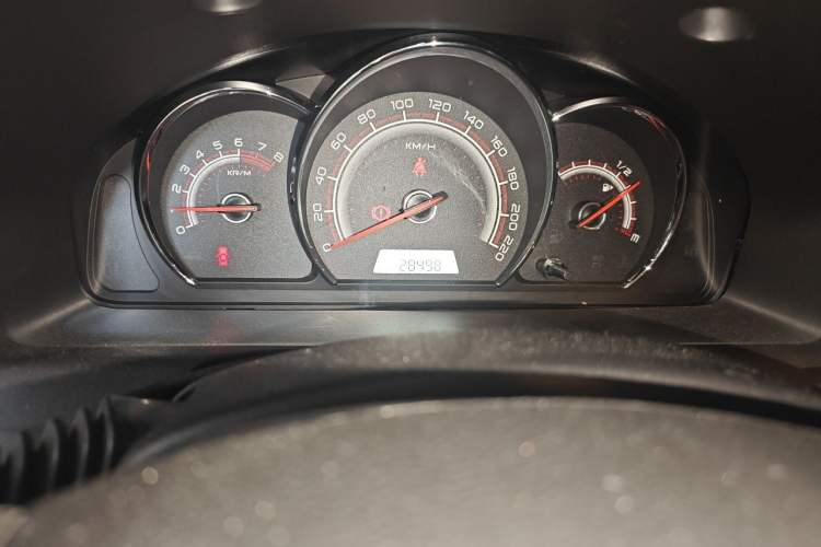 Used Baojun 630 2013 1.5L manual Comfort trim Odometer Close Up
