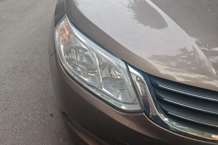 Used Baojun 630 2013 1.5L manual Comfort trim Right Front Headlight