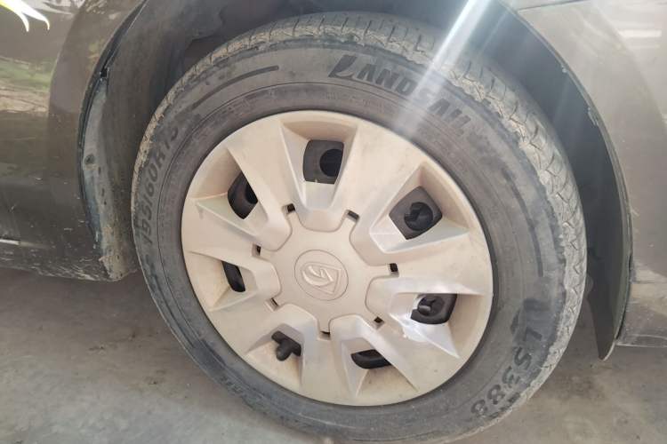 Used Baojun 630 2013 1.5L manual standard version Right Front Wheel Hub