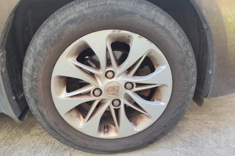 Used Baojun 630 2013 1.5L manual Comfort trim Right Front Wheel Hub