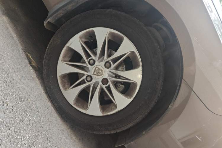 Used Baojun 630 2013 1.5L manual Comfort trim Right Front Wheel Hub