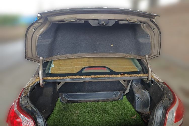 Used Baojun 630 2013 1.5L manual Elite version Trunk