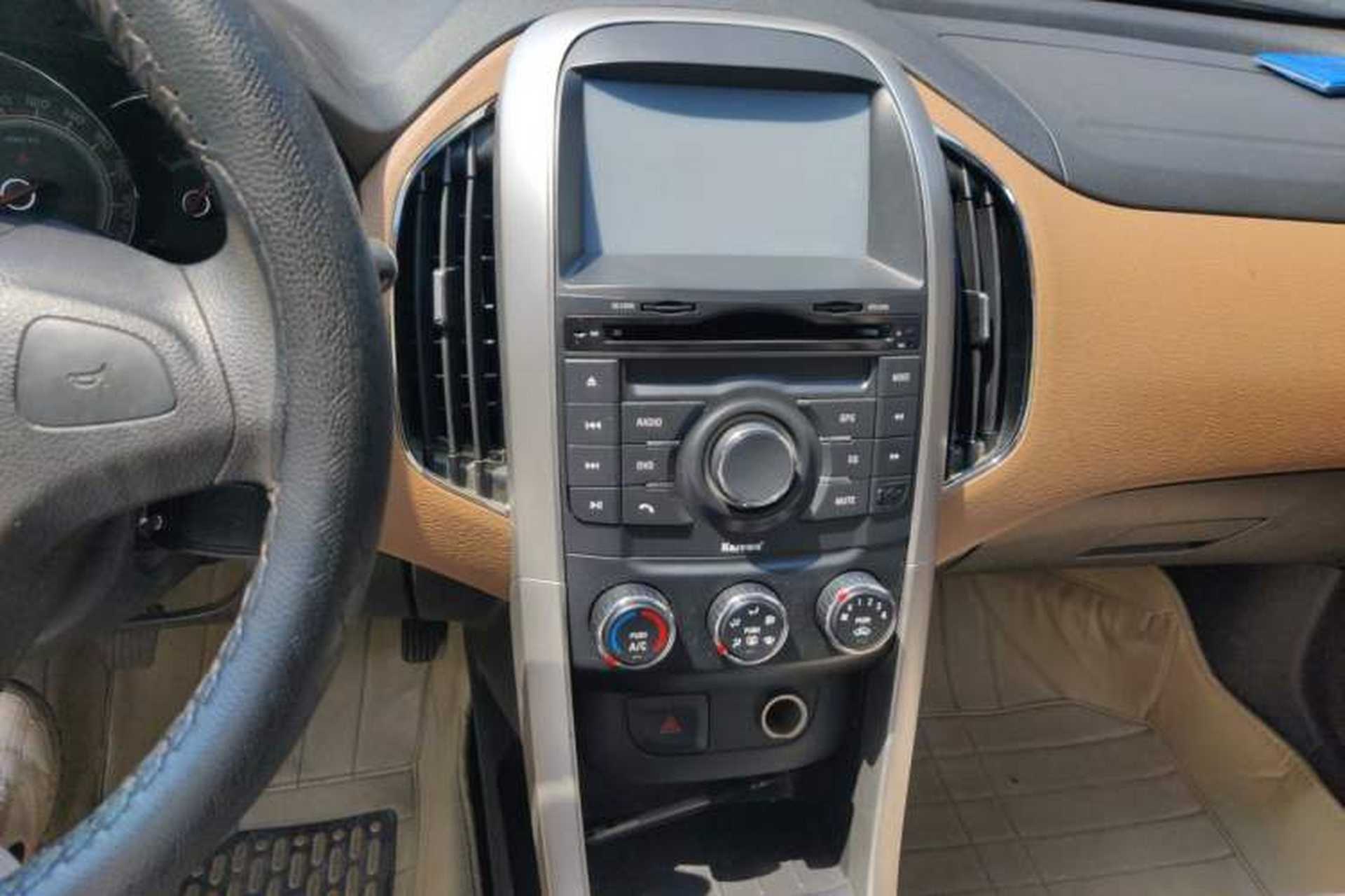 Used Baojun 630 2013 1.5L manual Entry-level trim Audio And AC Panel