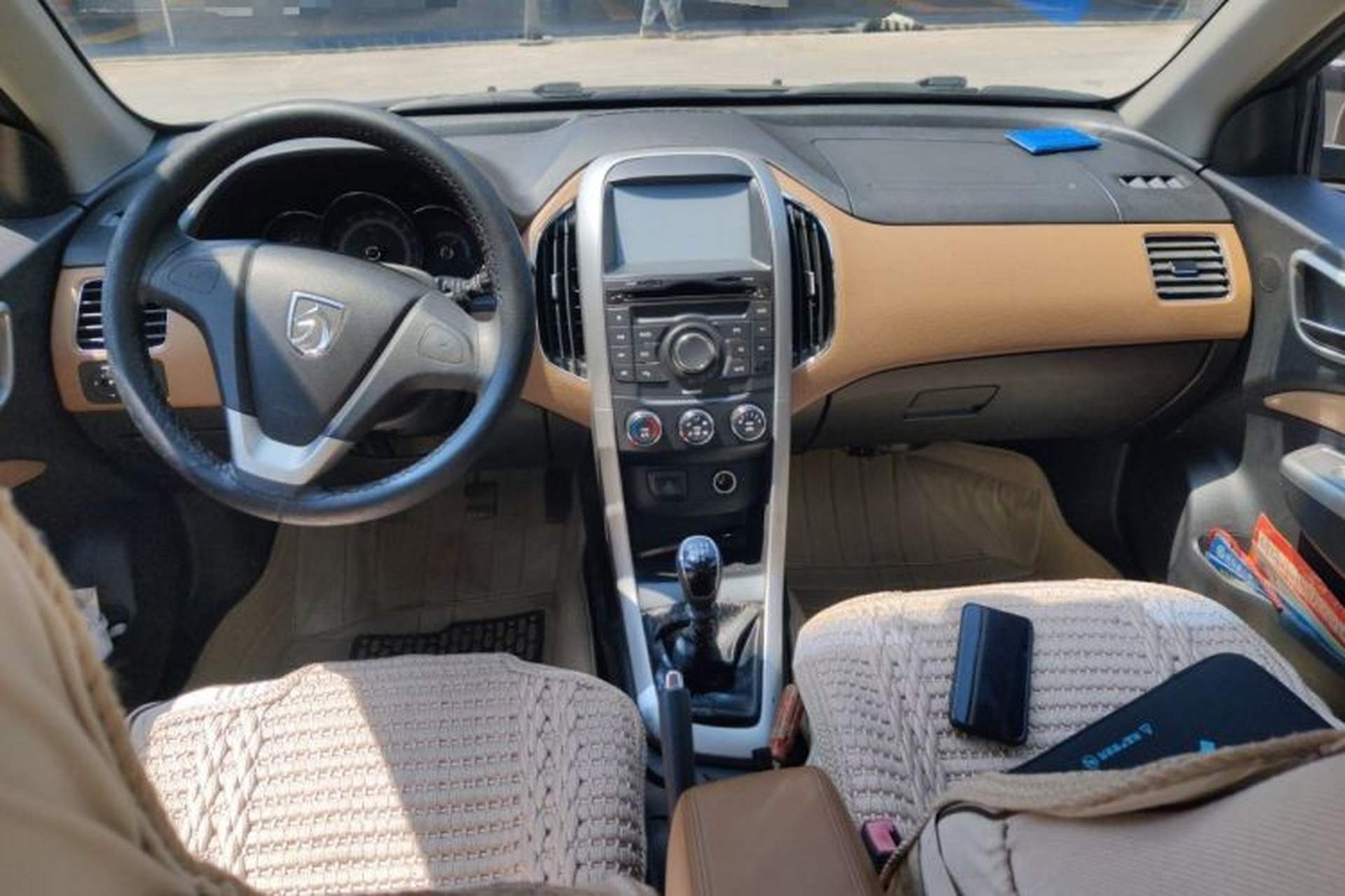 Used Baojun 630 2013 1.5L manual Entry-level trim Center Console