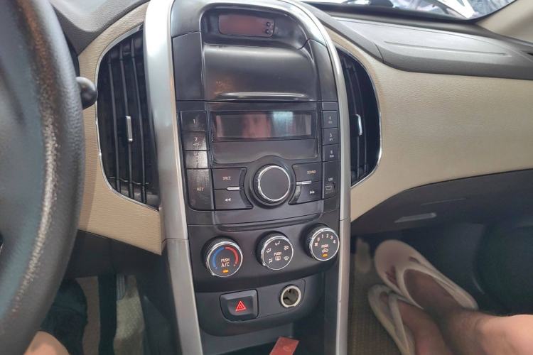 Used Baojun 630 2013 1.5L manual standard version Audio And AC Panel