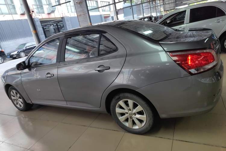 Used Baojun 630 2013 1.5L manual standard version Exterior 2