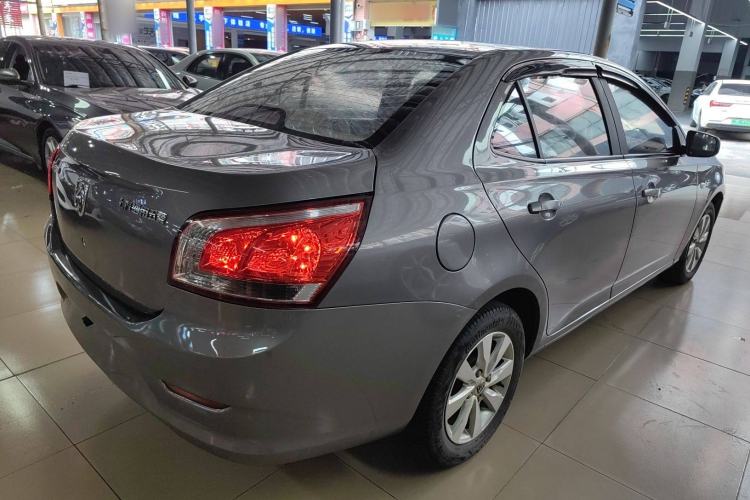 Used Baojun 630 2013 1.5L manual standard version Exterior 3
