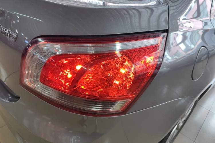 Used Baojun 630 2013 1.5L manual standard version Exterior 4