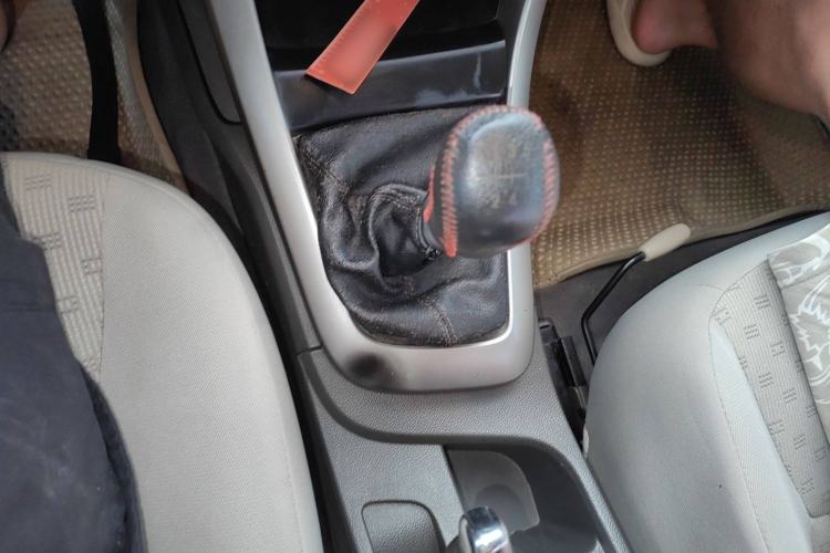Used Baojun 630 2013 1.5L manual standard version Gear Lever