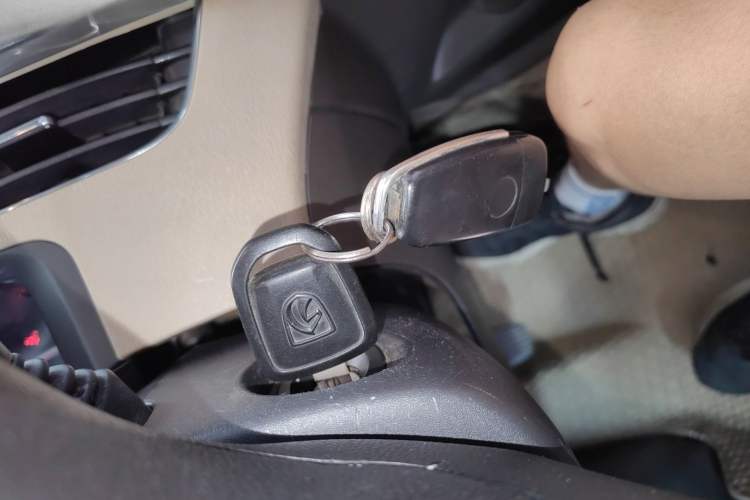 Used Baojun 630 2013 1.5L manual standard version Interior 1