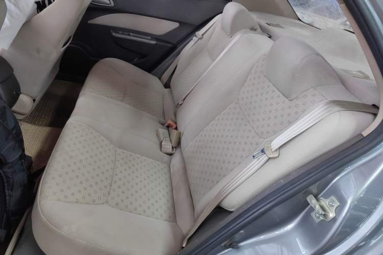 Used Baojun 630 2013 1.5L manual standard version Interior 4
