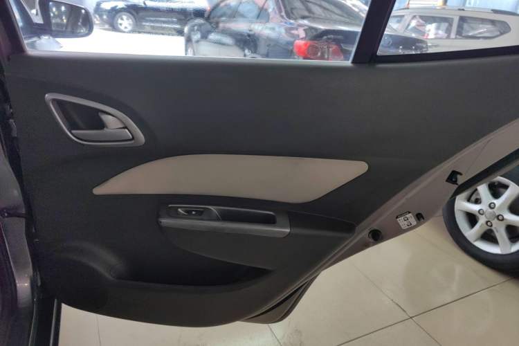 Used Baojun 630 2013 1.5L manual standard version Interior 6