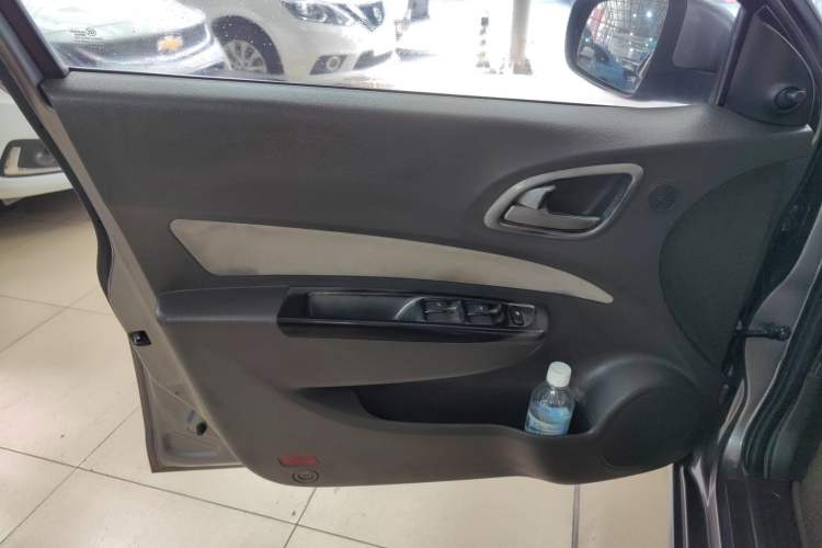 Used Baojun 630 2013 1.5L manual standard version Interior 7