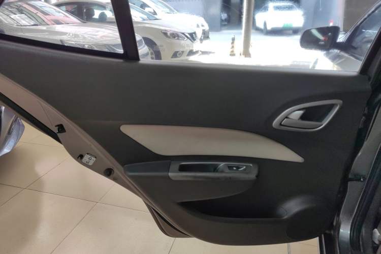 Used Baojun 630 2013 1.5L manual standard version Interior 8