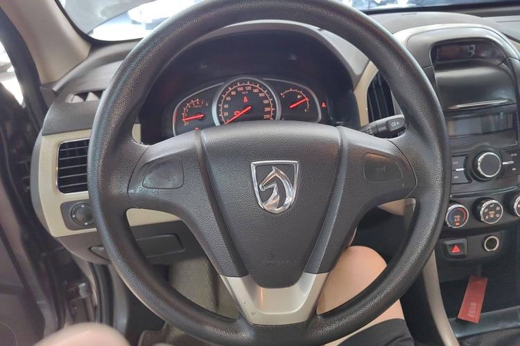 Used Baojun 630 2013 1.5L manual standard version Steering Wheel
