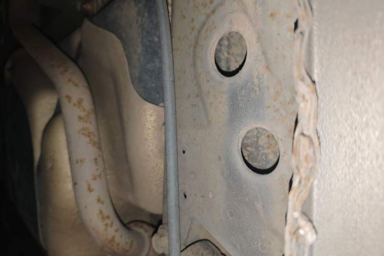 Used Baojun 630 2013 1.5L manual standard version Chassis Rear Left