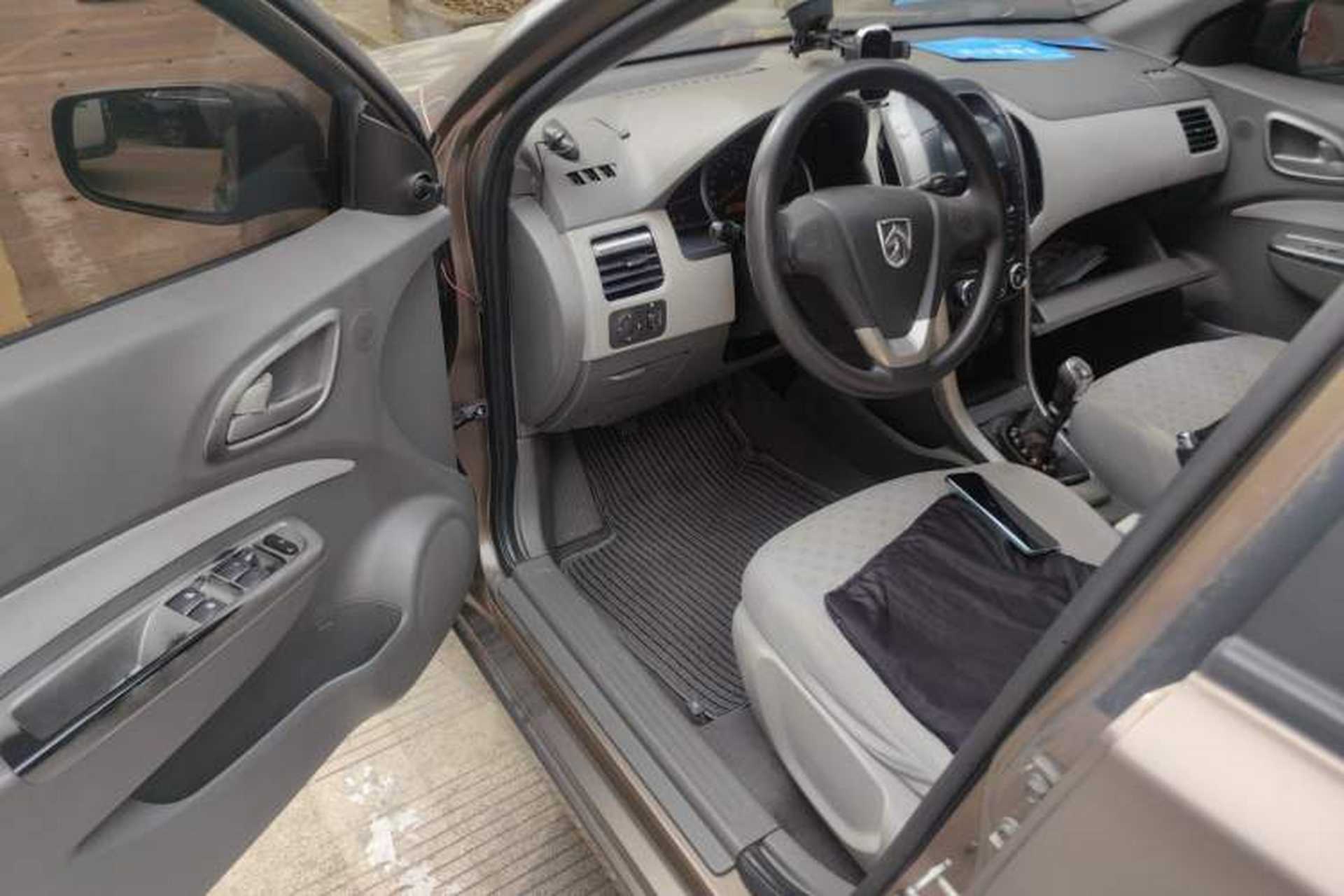 Used Baojun 630 2013 1.5L manual standard version Driver Seat