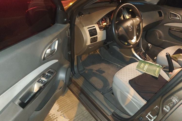 Used Baojun 630 2013 1.5L manual standard version Driver Seat