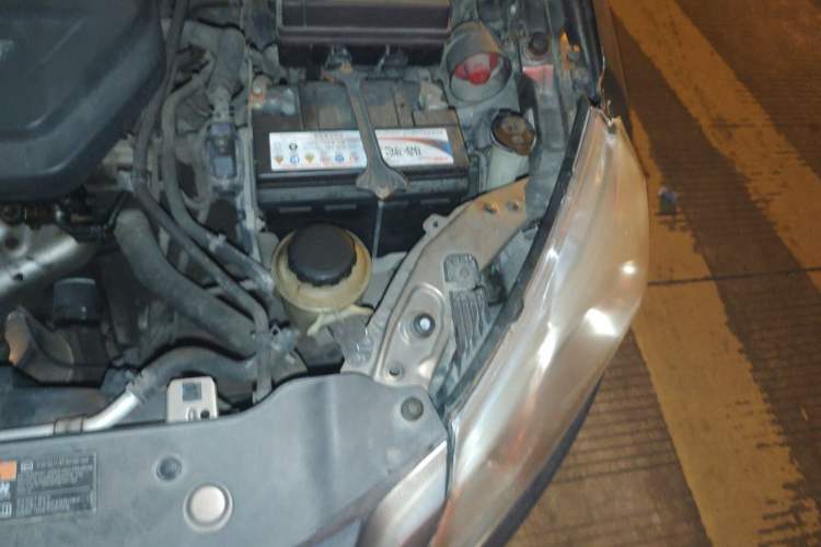 Used Baojun 630 2013 1.5L manual standard version Engine Bay Left