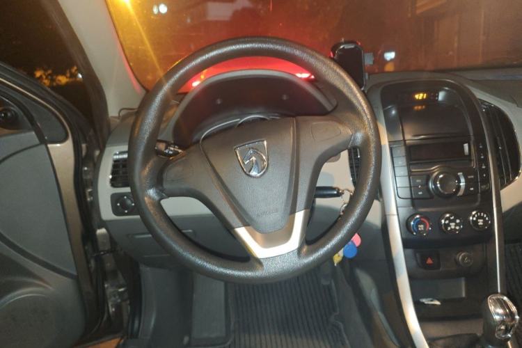 Used Baojun 630 2013 1.5L manual standard version Steering Wheel