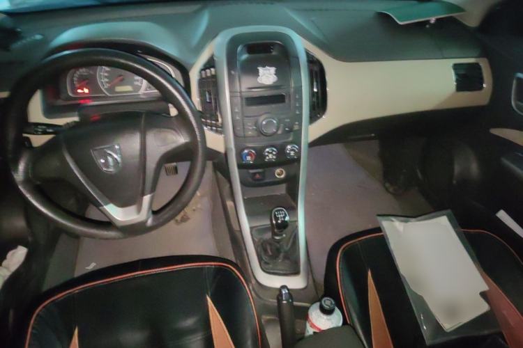Used Baojun 630 2013 1.5L manual standard version Center Console