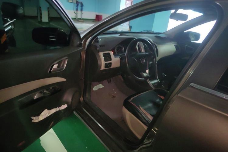 Used Baojun 630 2013 1.5L manual standard version Driver Seat