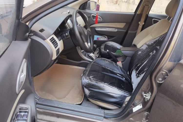 Used Baojun 630 2013 1.5L manual standard version Driver Seat
