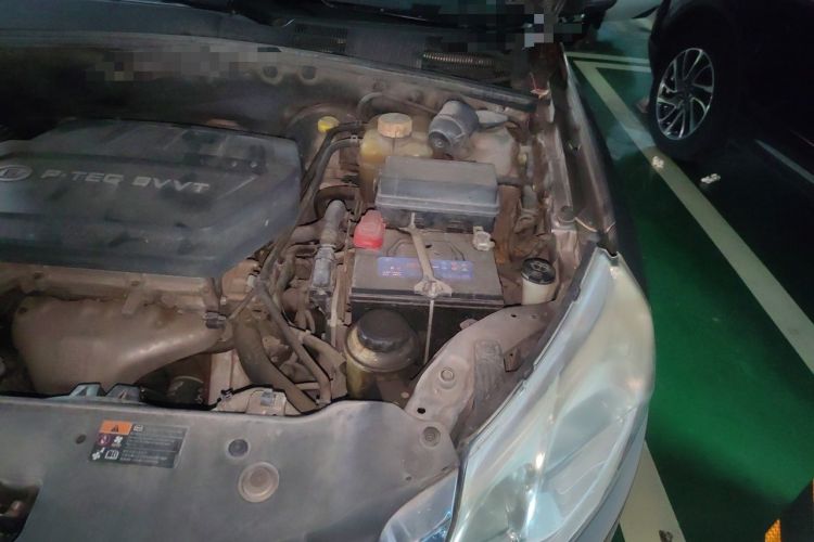 Used Baojun 630 2013 1.5L manual standard version Engine Bay Left