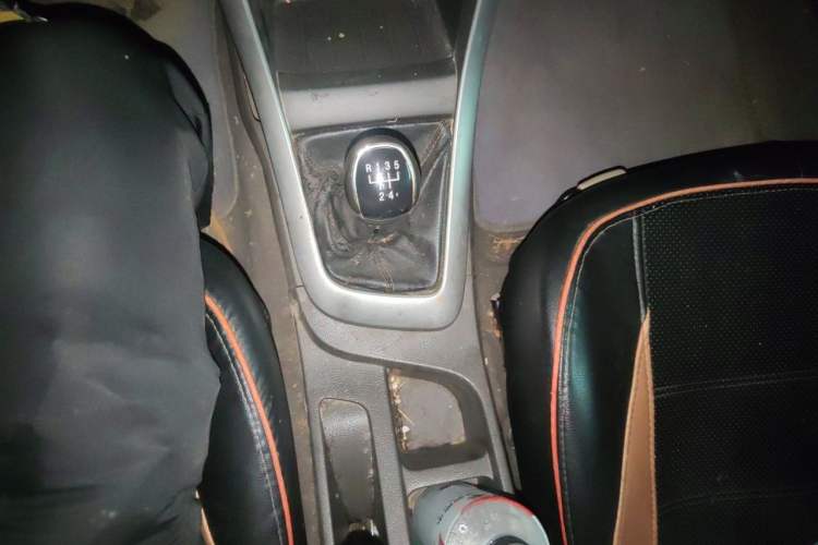 Used Baojun 630 2013 1.5L manual standard version Gear Lever