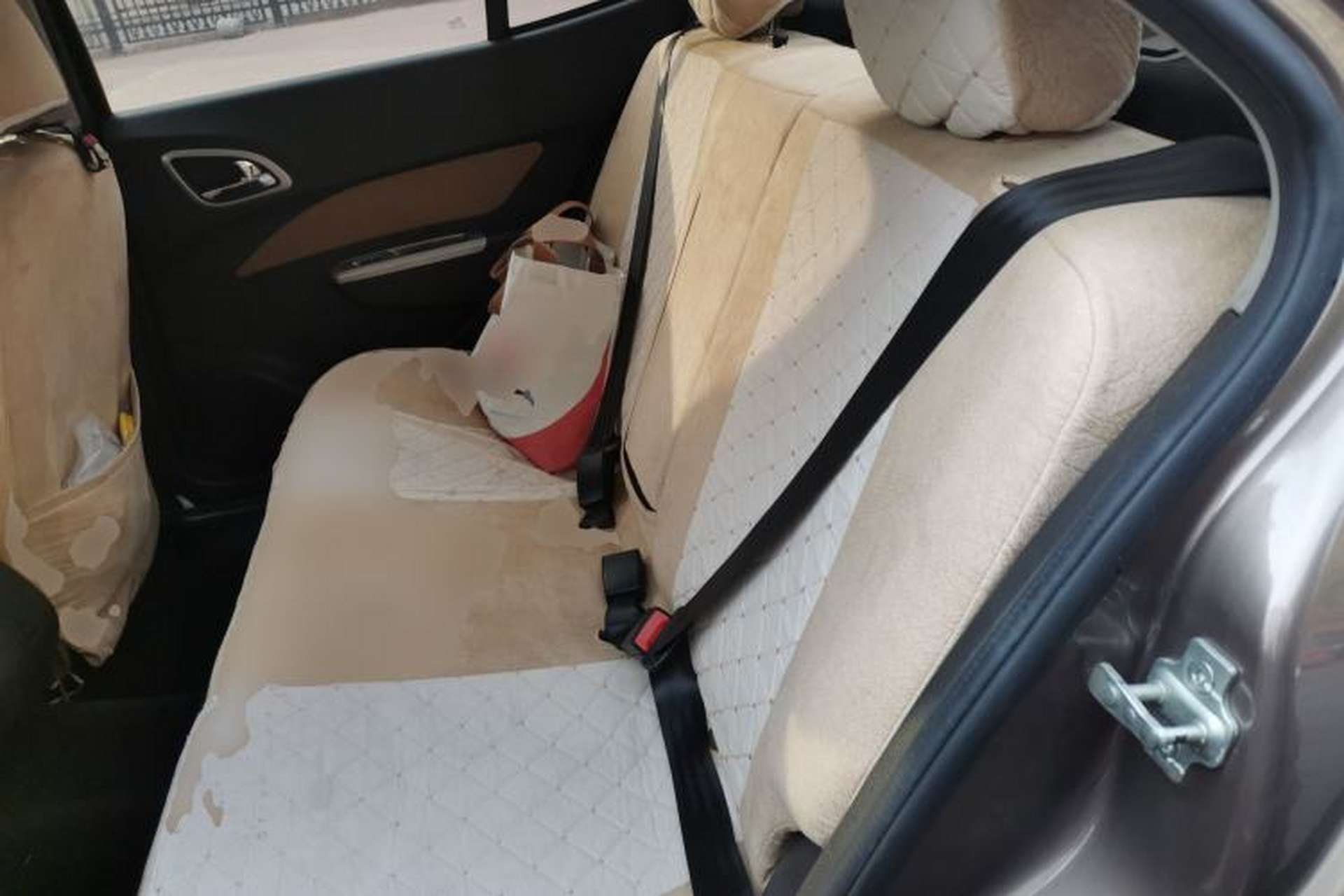 Used Baojun 630 2013 1.5L automatic comfort version Left Rear Seat