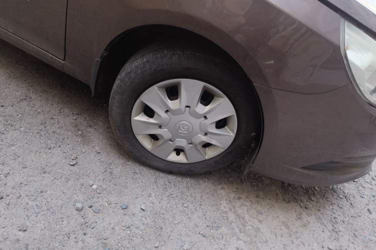 Used Baojun 630 2013 1.5L manual standard version Right Front Wheel Hub
