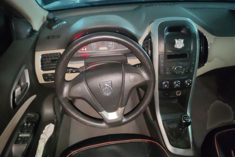 Used Baojun 630 2013 1.5L manual standard version Steering Wheel