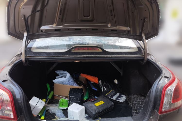 Used Baojun 630 2013 1.5L manual standard version Trunk