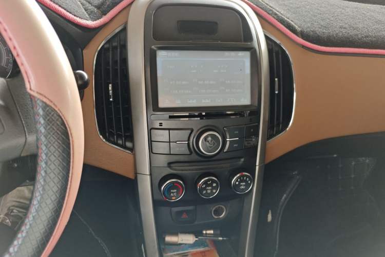 Used Baojun 630 2013 1.5L manual Comfort trim Audio And AC Panel