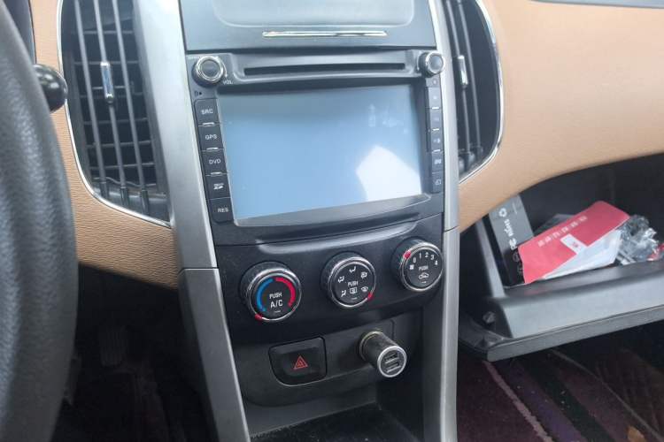 Used Baojun 630 2013 1.5L manual Elite version Audio And AC Panel