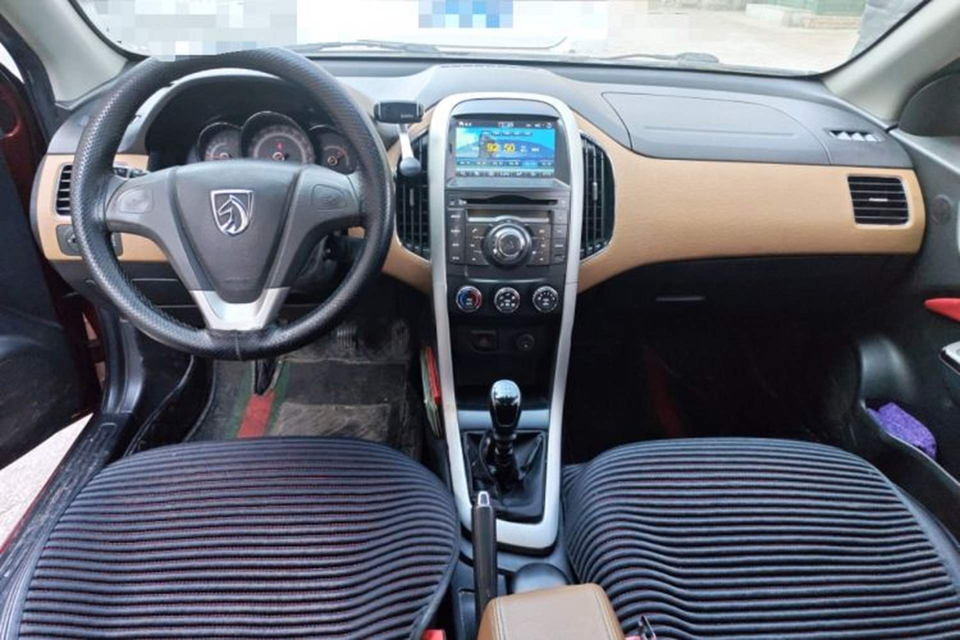 Used Baojun 630 2013 1.5L manual Comfort trim Center Console
