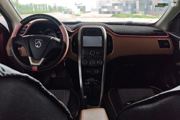 Used Baojun 630 2013 1.5L manual Comfort trim Center Console