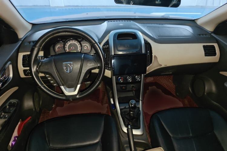 Used Baojun 630 2013 1.8L manual Elite version Center Console