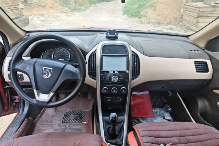 Used Baojun 630 2013 1.5L manual standard version Center Console