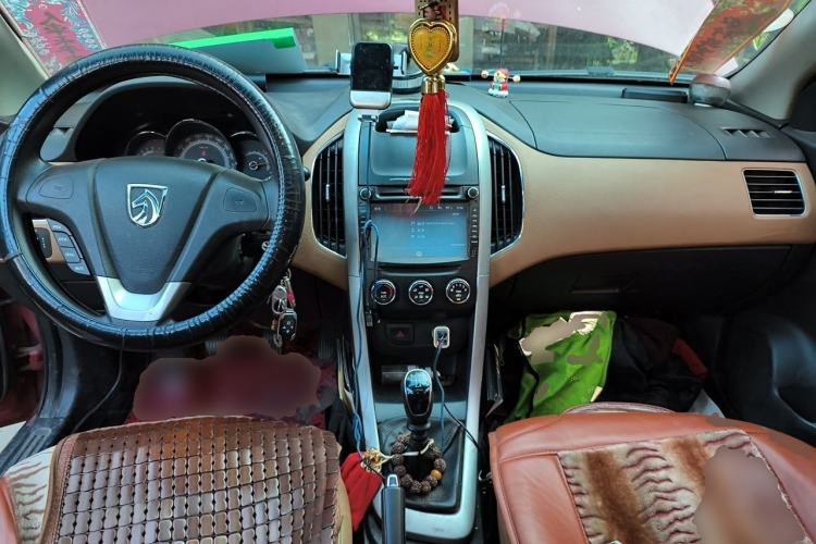 Used Baojun 630 2013 1.5L manual Elite version Center Console