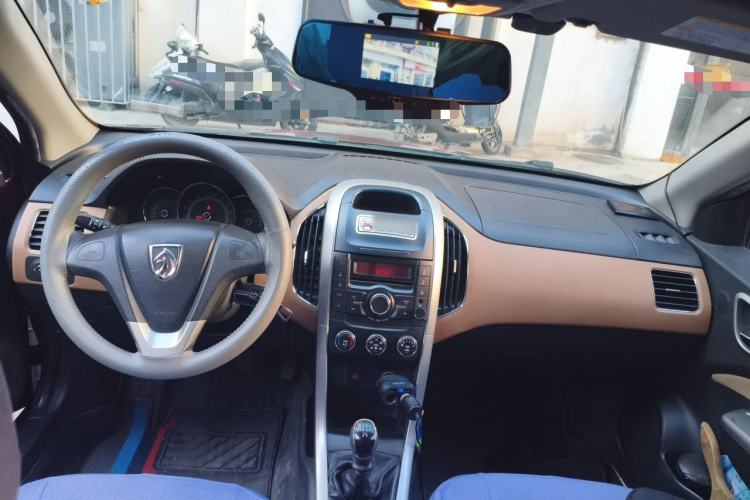 Used Baojun 630 2013 1.5L manual Comfort trim Center Console