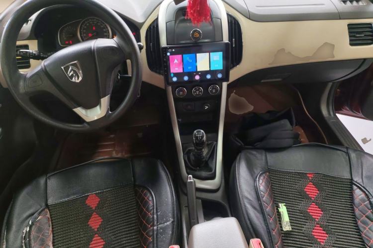Used Baojun 630 2013 1.5L manual Comfort trim Center Console